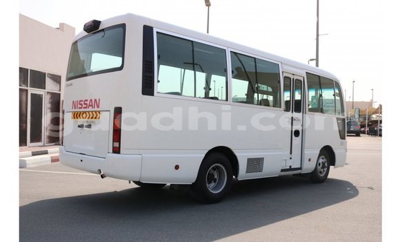 Acheter Import Utilitaire Nissan Evalia Blanc à Import - Dubai, Somalie Acheter Import Utilitaire Nissan Evalia Blanc à Import - Dubai, Somalie