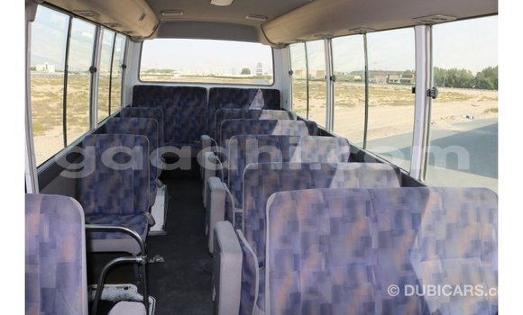 Acheter Import Utilitaire Nissan Evalia Blanc à Import - Dubai, Somalie Acheter Import Utilitaire Nissan Evalia Blanc à Import - Dubai, Somalie