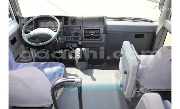Acheter Import Utilitaire Nissan Evalia Blanc à Import - Dubai, Somalie Acheter Import Utilitaire Nissan Evalia Blanc à Import - Dubai, Somalie