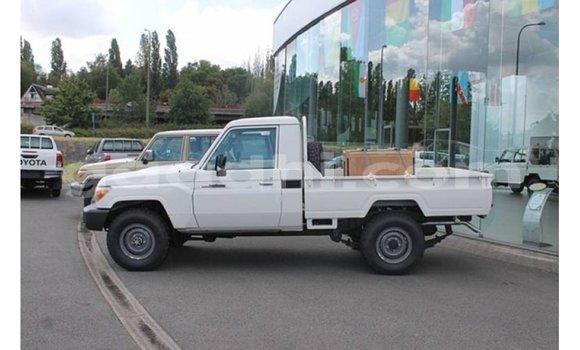 Buy Import Toyota Land Cruiser White Car in Import - Dubai in Somalia Buy Import Toyota Land Cruiser White Car in Import - Dubai in Somalia