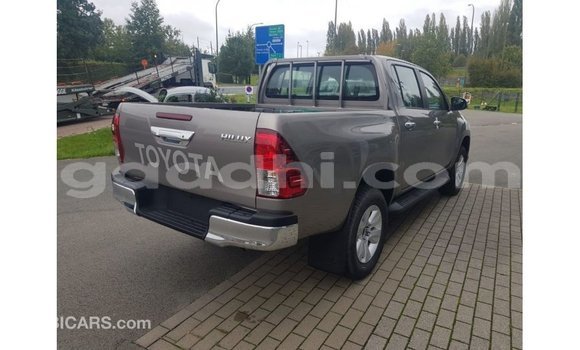 Imported Toyota Hilux Other Makiinaa iti Import - Dubai keessatti Somalia keessatti Imported Toyota Hilux Other Makiinaa iti Import - Dubai keessatti Somalia keessatti