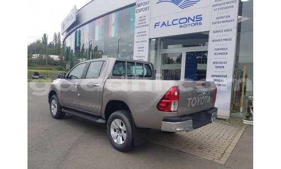 Imported Toyota Hilux Other Makiinaa iti Import - Dubai keessatti Somalia keessatti Imported Toyota Hilux Other Makiinaa iti Import - Dubai keessatti Somalia keessatti