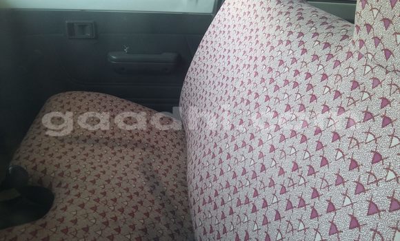 Oofamaa Toyota Tacoma White Makiinaa iti Hargeysa keessatti Somaliland keessatti Oofamaa Toyota Tacoma White Makiinaa iti Hargeysa keessatti Somaliland keessatti