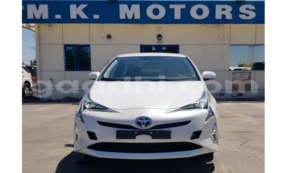 Acheter Import Voiture Toyota Prius Blanc à Import - Dubai, Somalie Acheter Import Voiture Toyota Prius Blanc à Import - Dubai, Somalie