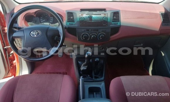 Acheter Import Voiture Toyota Hilux Rouge à Import - Dubai, Somalie Acheter Import Voiture Toyota Hilux Rouge à Import - Dubai, Somalie