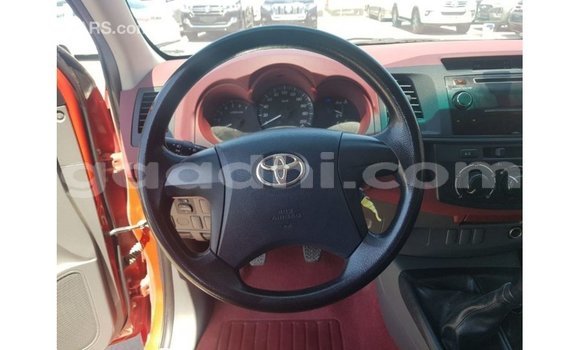 Acheter Import Voiture Toyota Hilux Rouge à Import - Dubai, Somalie Acheter Import Voiture Toyota Hilux Rouge à Import - Dubai, Somalie