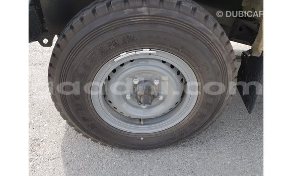 Acheter Import Voiture Toyota Land Cruiser Beige à Import - Dubai, Somalie Acheter Import Voiture Toyota Land Cruiser Beige à Import - Dubai, Somalie