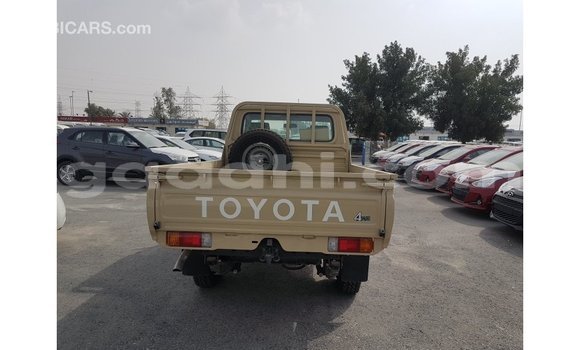 Acheter Import Voiture Toyota Land Cruiser Beige à Import - Dubai, Somalie Acheter Import Voiture Toyota Land Cruiser Beige à Import - Dubai, Somalie