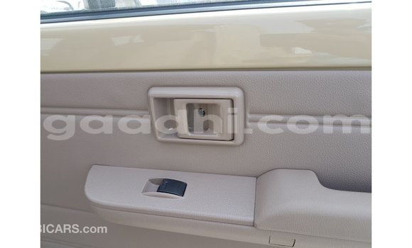 Acheter Import Voiture Toyota Land Cruiser Beige à Import - Dubai, Somalie Acheter Import Voiture Toyota Land Cruiser Beige à Import - Dubai, Somalie