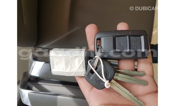 Acheter Import Voiture Toyota Land Cruiser Beige à Import - Dubai, Somalie Acheter Import Voiture Toyota Land Cruiser Beige à Import - Dubai, Somalie