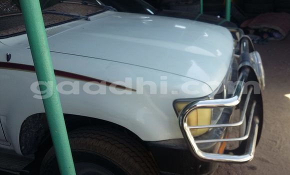 Oofamaa Toyota Tacoma White Makiinaa iti Hargeysa keessatti Somaliland keessatti Oofamaa Toyota Tacoma White Makiinaa iti Hargeysa keessatti Somaliland keessatti