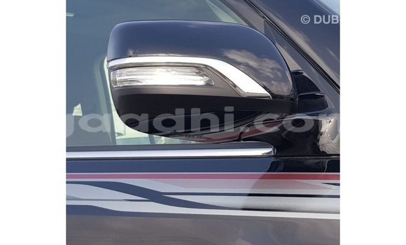 Acheter Import Voiture Toyota Land Cruiser Noir à Import - Dubai, Somalie Acheter Import Voiture Toyota Land Cruiser Noir à Import - Dubai, Somalie