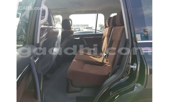 Acheter Import Voiture Toyota Land Cruiser Noir à Import - Dubai, Somalie Acheter Import Voiture Toyota Land Cruiser Noir à Import - Dubai, Somalie