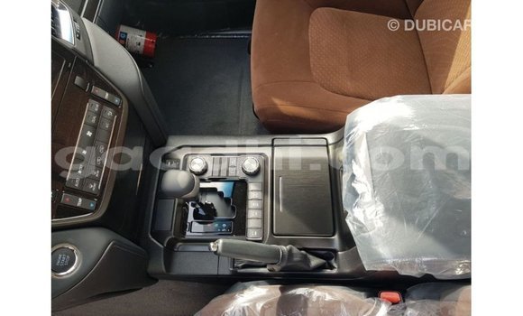 Acheter Import Voiture Toyota Land Cruiser Noir à Import - Dubai, Somalie Acheter Import Voiture Toyota Land Cruiser Noir à Import - Dubai, Somalie