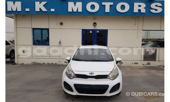 Acheter Import Voiture Kia Rio Blanc à Import - Dubai, Somalie Acheter Import Voiture Kia Rio Blanc à Import - Dubai, Somalie