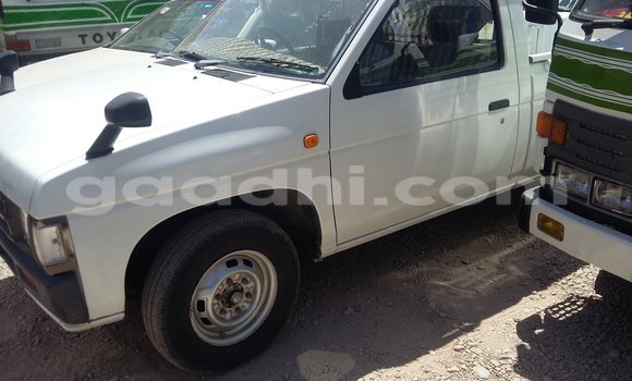 Oofamaa Nissan 350Z White Makiinaa iti Hargeysa keessatti Somaliland keessatti Oofamaa Nissan 350Z White Makiinaa iti Hargeysa keessatti Somaliland keessatti