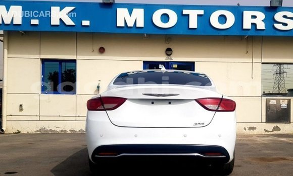 Imported Chrysler 200 White Makiinaa iti Import - Dubai keessatti Somalia keessatti Imported Chrysler 200 White Makiinaa iti Import - Dubai keessatti Somalia keessatti