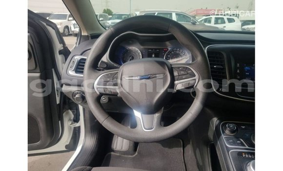 Imported Chrysler 200 White Makiinaa iti Import - Dubai keessatti Somalia keessatti Imported Chrysler 200 White Makiinaa iti Import - Dubai keessatti Somalia keessatti