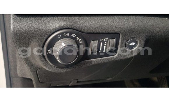 Imported Chrysler 200 White Makiinaa iti Import - Dubai keessatti Somalia keessatti Imported Chrysler 200 White Makiinaa iti Import - Dubai keessatti Somalia keessatti