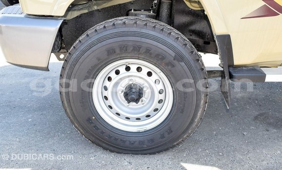 Buy Import Toyota Land Cruiser Beige Car in Import - Dubai in Somalia Buy Import Toyota Land Cruiser Beige Car in Import - Dubai in Somalia