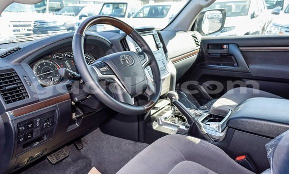 Buy Import Toyota Land Cruiser White Car in Import - Dubai in Somalia Buy Import Toyota Land Cruiser White Car in Import - Dubai in Somalia