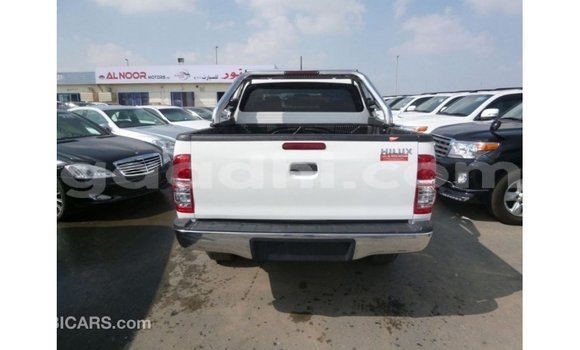 ይግዙ Imported Toyota Hilux ነጭ መኪና በ Import - Dubai በ ሶማሊያ ይግዙ Imported Toyota Hilux ነጭ መኪና በ Import - Dubai በ ሶማሊያ
