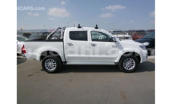 ይግዙ Imported Toyota Hilux ነጭ መኪና በ Import - Dubai በ ሶማሊያ ይግዙ Imported Toyota Hilux ነጭ መኪና በ Import - Dubai በ ሶማሊያ