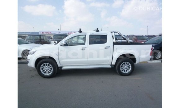 ይግዙ Imported Toyota Hilux ነጭ መኪና በ Import - Dubai በ ሶማሊያ ይግዙ Imported Toyota Hilux ነጭ መኪና በ Import - Dubai በ ሶማሊያ