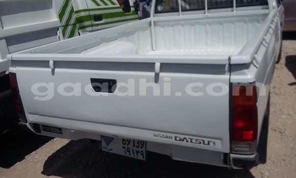 Oofamaa Nissan 350Z White Makiinaa iti Hargeysa keessatti Somaliland keessatti Oofamaa Nissan 350Z White Makiinaa iti Hargeysa keessatti Somaliland keessatti