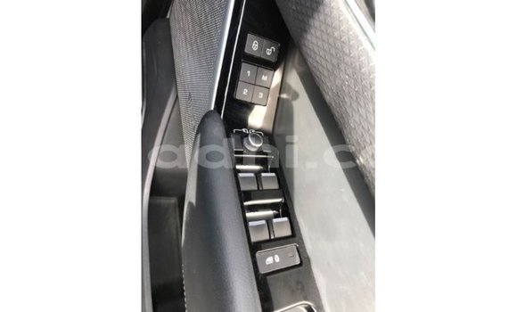 Acheter Import Voiture Land Rover Range Rover Blanc à Import - Dubai, Somalie Acheter Import Voiture Land Rover Range Rover Blanc à Import - Dubai, Somalie