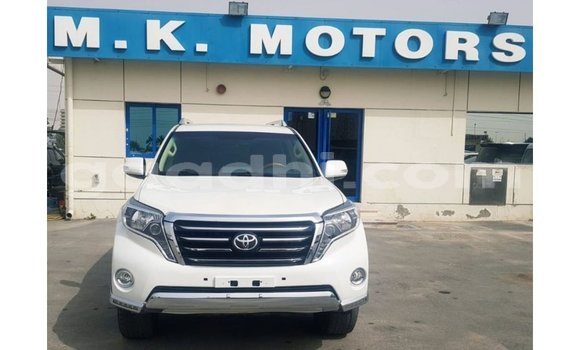 Imported Toyota Land Cruiser White Makiinaa iti Import - Dubai keessatti Somalia keessatti Imported Toyota Land Cruiser White Makiinaa iti Import - Dubai keessatti Somalia keessatti