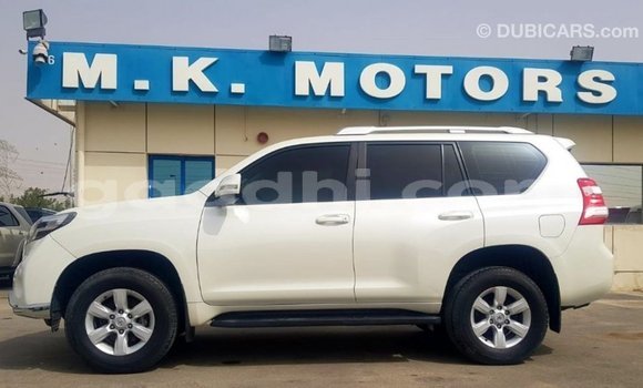 Imported Toyota Land Cruiser White Makiinaa iti Import - Dubai keessatti Somalia keessatti Imported Toyota Land Cruiser White Makiinaa iti Import - Dubai keessatti Somalia keessatti