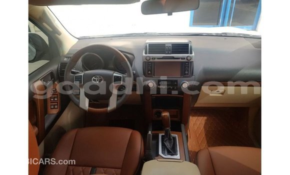 Imported Toyota Land Cruiser White Makiinaa iti Import - Dubai keessatti Somalia keessatti Imported Toyota Land Cruiser White Makiinaa iti Import - Dubai keessatti Somalia keessatti