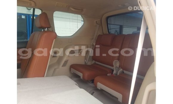 Imported Toyota Land Cruiser White Makiinaa iti Import - Dubai keessatti Somalia keessatti Imported Toyota Land Cruiser White Makiinaa iti Import - Dubai keessatti Somalia keessatti