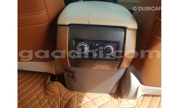 Imported Toyota Land Cruiser White Makiinaa iti Import - Dubai keessatti Somalia keessatti Imported Toyota Land Cruiser White Makiinaa iti Import - Dubai keessatti Somalia keessatti