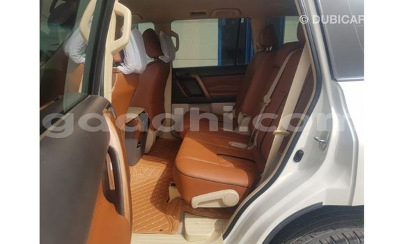 Imported Toyota Land Cruiser White Makiinaa iti Import - Dubai keessatti Somalia keessatti Imported Toyota Land Cruiser White Makiinaa iti Import - Dubai keessatti Somalia keessatti