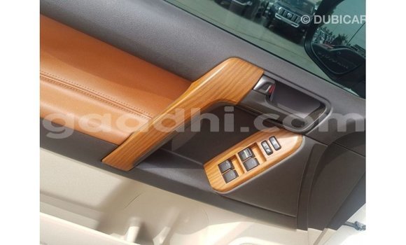 Imported Toyota Land Cruiser White Makiinaa iti Import - Dubai keessatti Somalia keessatti Imported Toyota Land Cruiser White Makiinaa iti Import - Dubai keessatti Somalia keessatti