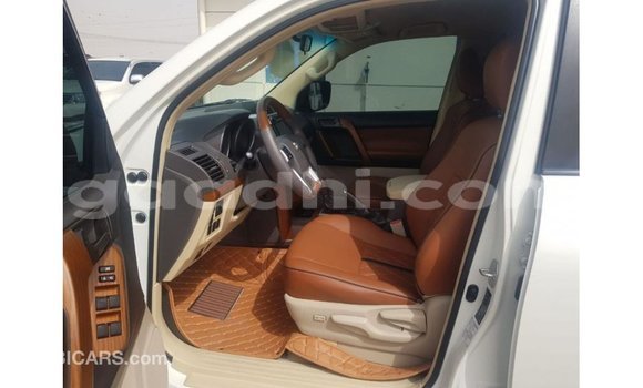 Imported Toyota Land Cruiser White Makiinaa iti Import - Dubai keessatti Somalia keessatti Imported Toyota Land Cruiser White Makiinaa iti Import - Dubai keessatti Somalia keessatti