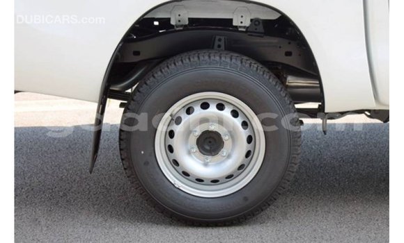 Imported Toyota Hilux White Makiinaa iti Import - Dubai keessatti Somalia keessatti Imported Toyota Hilux White Makiinaa iti Import - Dubai keessatti Somalia keessatti