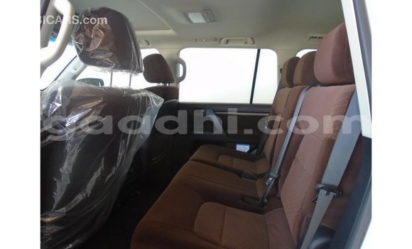 اشتري Imported Toyota Land Cruiser آخر سيارة في Import - Dubai في الصومال اشتري Imported Toyota Land Cruiser آخر سيارة في Import - Dubai في الصومال