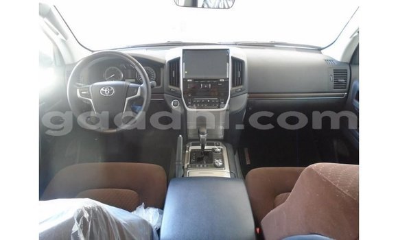 اشتري Imported Toyota Land Cruiser آخر سيارة في Import - Dubai في الصومال اشتري Imported Toyota Land Cruiser آخر سيارة في Import - Dubai في الصومال