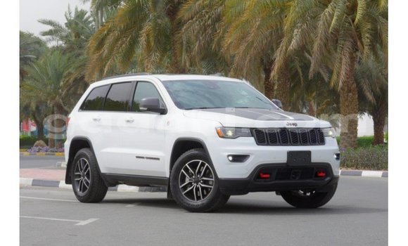 Buy Import Jeep Grand Cherokee White Car in Import - Dubai in Somalia