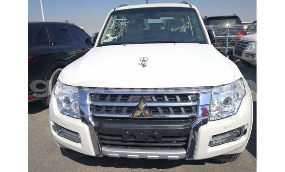 Imported Mitsubishi Pajero White Makiinaa iti Import - Dubai keessatti Somalia keessatti Imported Mitsubishi Pajero White Makiinaa iti Import - Dubai keessatti Somalia keessatti