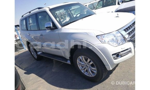 Imported Mitsubishi Pajero White Makiinaa iti Import - Dubai keessatti Somalia keessatti Imported Mitsubishi Pajero White Makiinaa iti Import - Dubai keessatti Somalia keessatti
