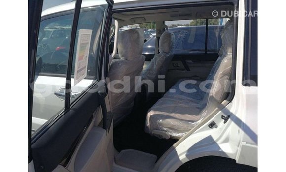 Imported Mitsubishi Pajero White Makiinaa iti Import - Dubai keessatti Somalia keessatti Imported Mitsubishi Pajero White Makiinaa iti Import - Dubai keessatti Somalia keessatti