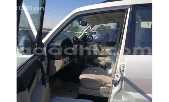 Imported Mitsubishi Pajero White Makiinaa iti Import - Dubai keessatti Somalia keessatti Imported Mitsubishi Pajero White Makiinaa iti Import - Dubai keessatti Somalia keessatti