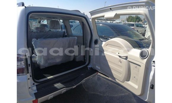 Imported Mitsubishi Pajero White Makiinaa iti Import - Dubai keessatti Somalia keessatti Imported Mitsubishi Pajero White Makiinaa iti Import - Dubai keessatti Somalia keessatti