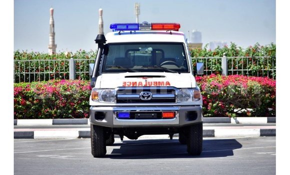 Imported Toyota Land Cruiser White Makiinaa iti Import - Dubai keessatti Somalia keessatti Imported Toyota Land Cruiser White Makiinaa iti Import - Dubai keessatti Somalia keessatti