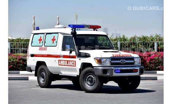 Imported Toyota Land Cruiser White Makiinaa iti Import - Dubai keessatti Somalia keessatti Imported Toyota Land Cruiser White Makiinaa iti Import - Dubai keessatti Somalia keessatti