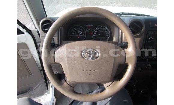 Buy Import Toyota Land Cruiser White Car in Import - Dubai in Somalia Buy Import Toyota Land Cruiser White Car in Import - Dubai in Somalia